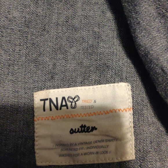 NWOT TNA denim top - Picture 3 of 4